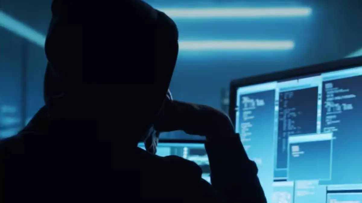 Drdo employee loses rs 13 lakh to kyc scam after clicking on whatsapp message gnr
