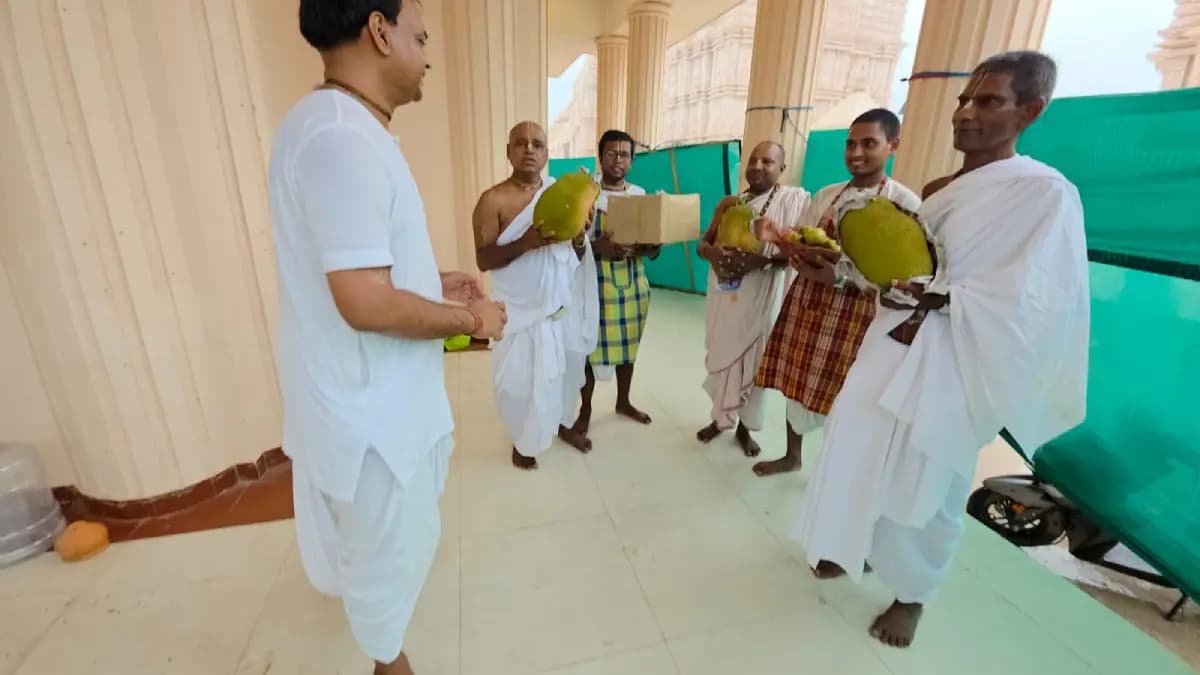Chief Minister Mamata Banerjee send special gifts for Digha Jagannath Temple