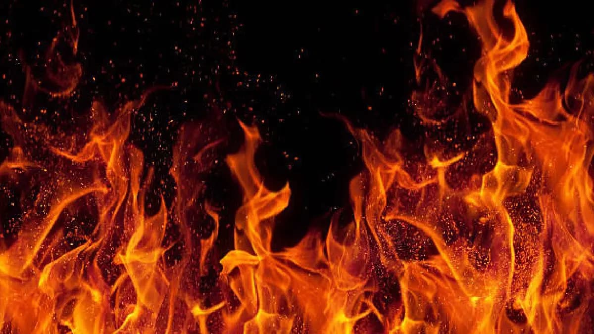 Massive Fire Erupts At Building Near Hyderabad Charminar
