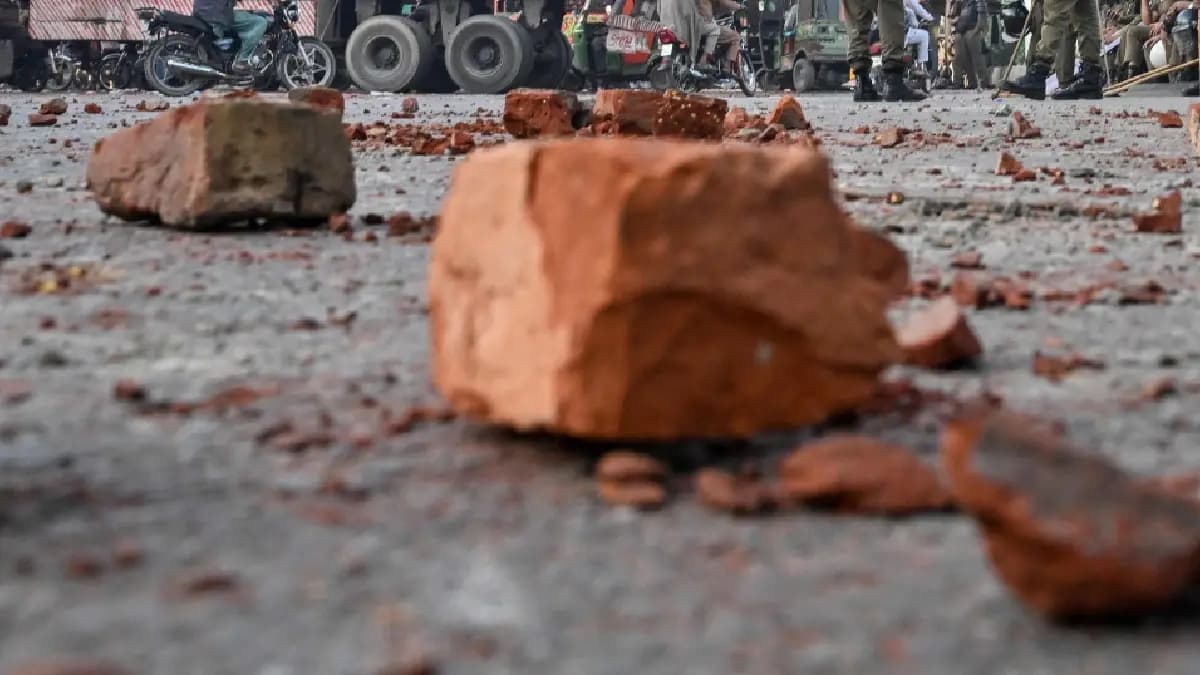 Tehreek-e-Labbaik protests Pakistan suspends internet seals roads in Islamabad and Rawalpindi