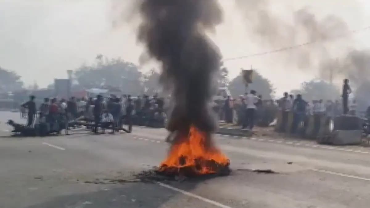 Student killed in Bihar's Sasaram over cheating during exam, family blocks road in protest gnr