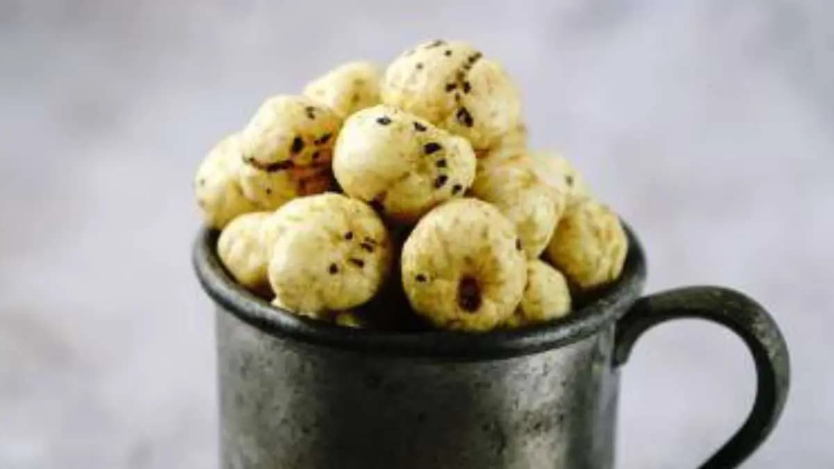 This home made recipe made by makhana and jaggery can prevent chocolate addiction of children and also gives lots of protein lif
