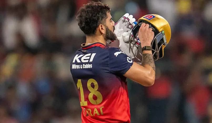 AB De Villiers teats into Virat Kohli strike rate critics 
