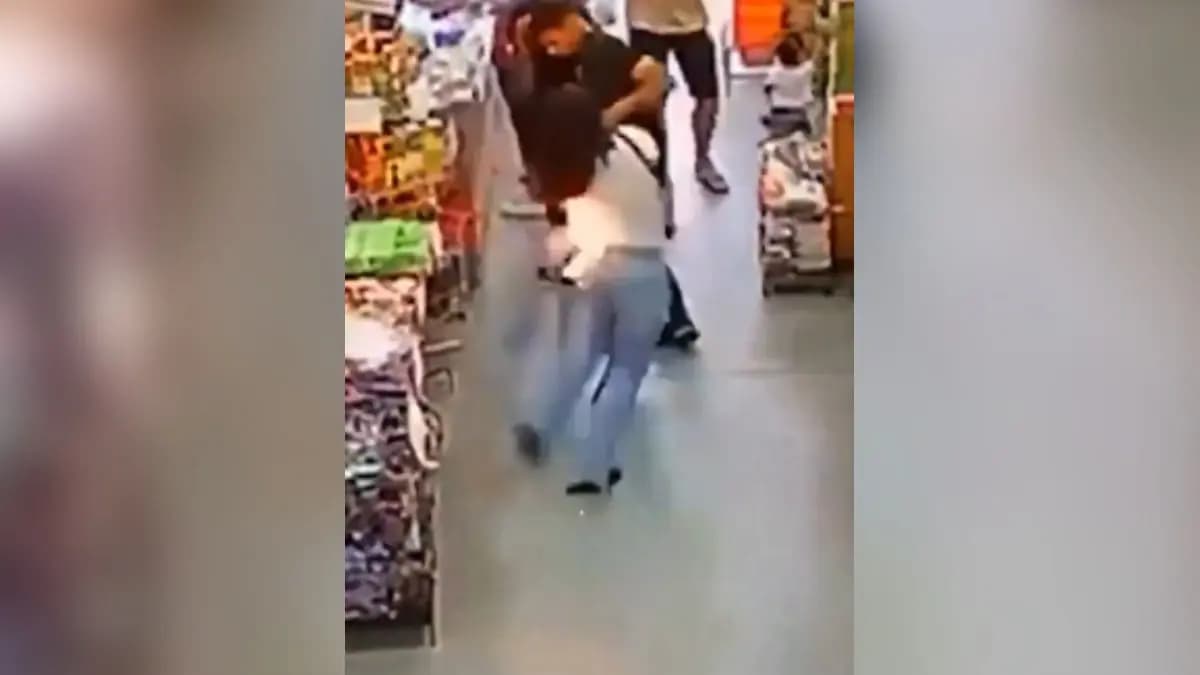 Woman's Phone Exploded & Set Her Pant Ablaze In Supermarket watch Viral Video gnr 