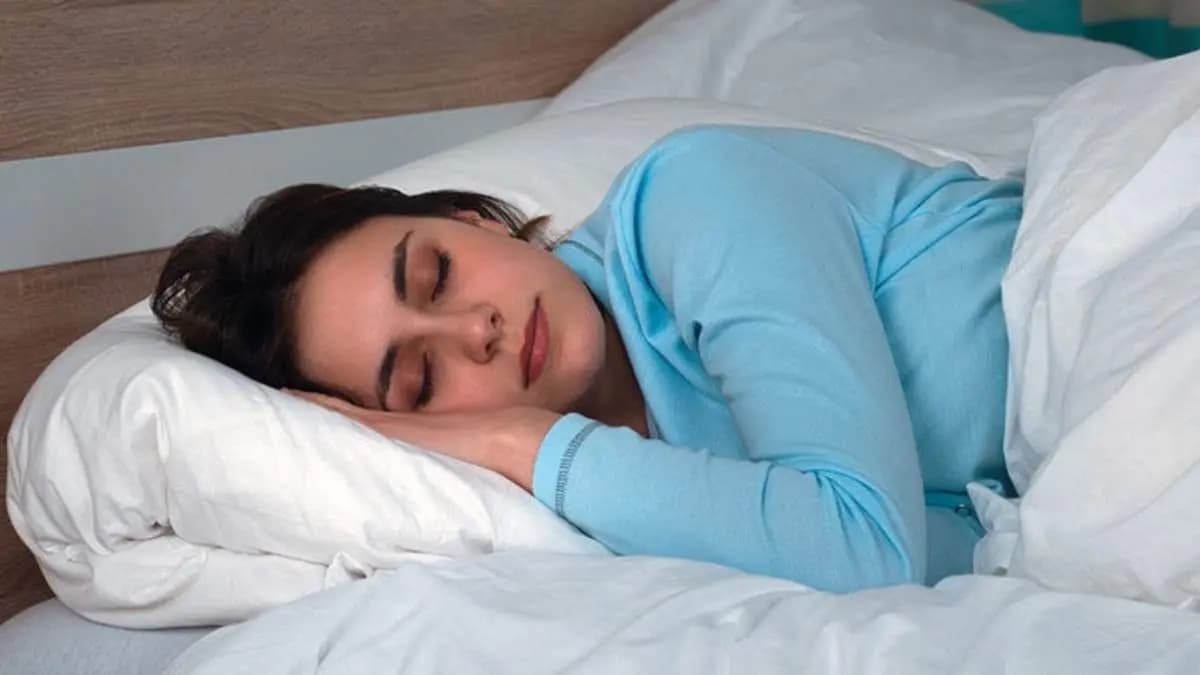 By eating these dry fruits you will asleep quickly