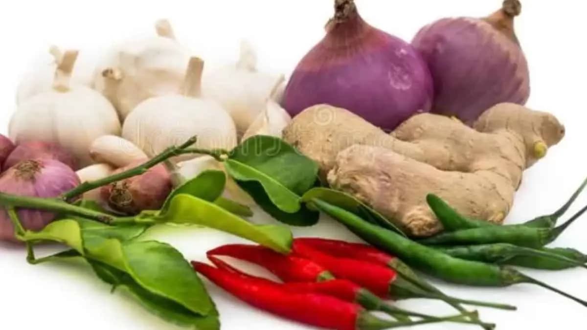 onions have many health benefits including controls blood sugar level and hair fall lif