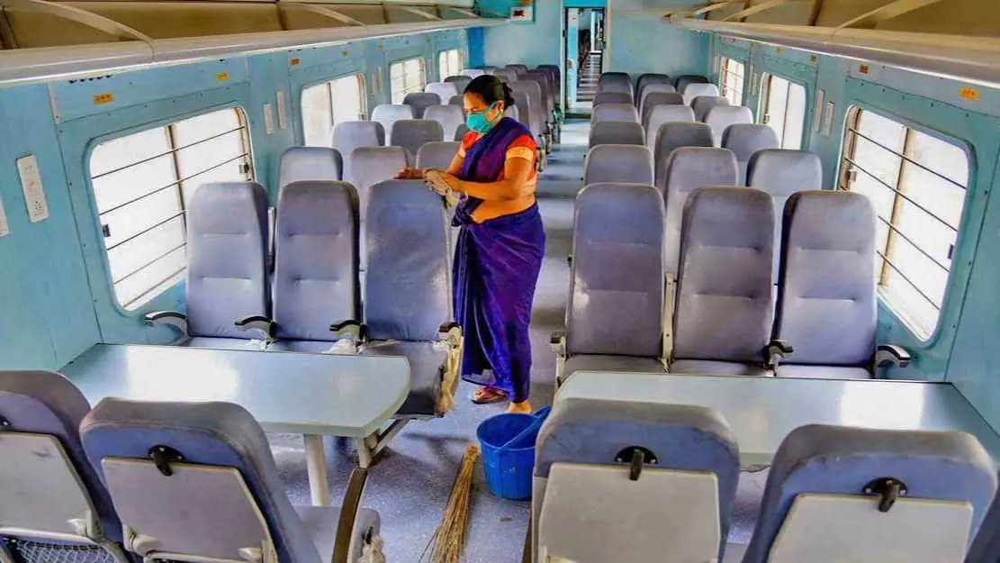 Snake Found In Jan Shatabdi Express, Indian Railways Starts Probe gnr 