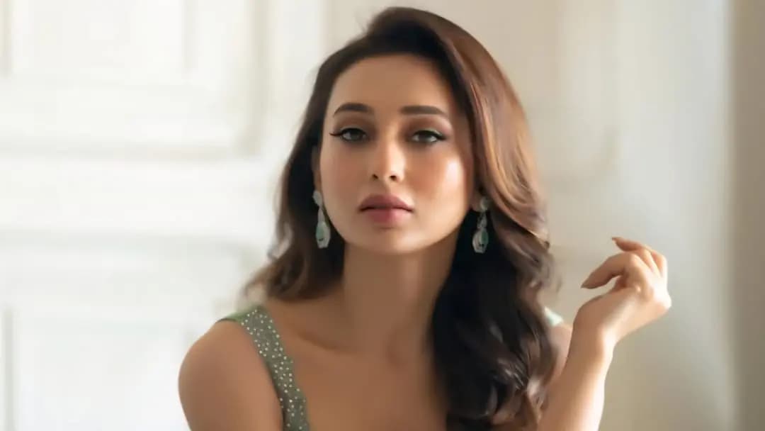 Actress Mimi Chakroborty write a concern note on social media about online betting app