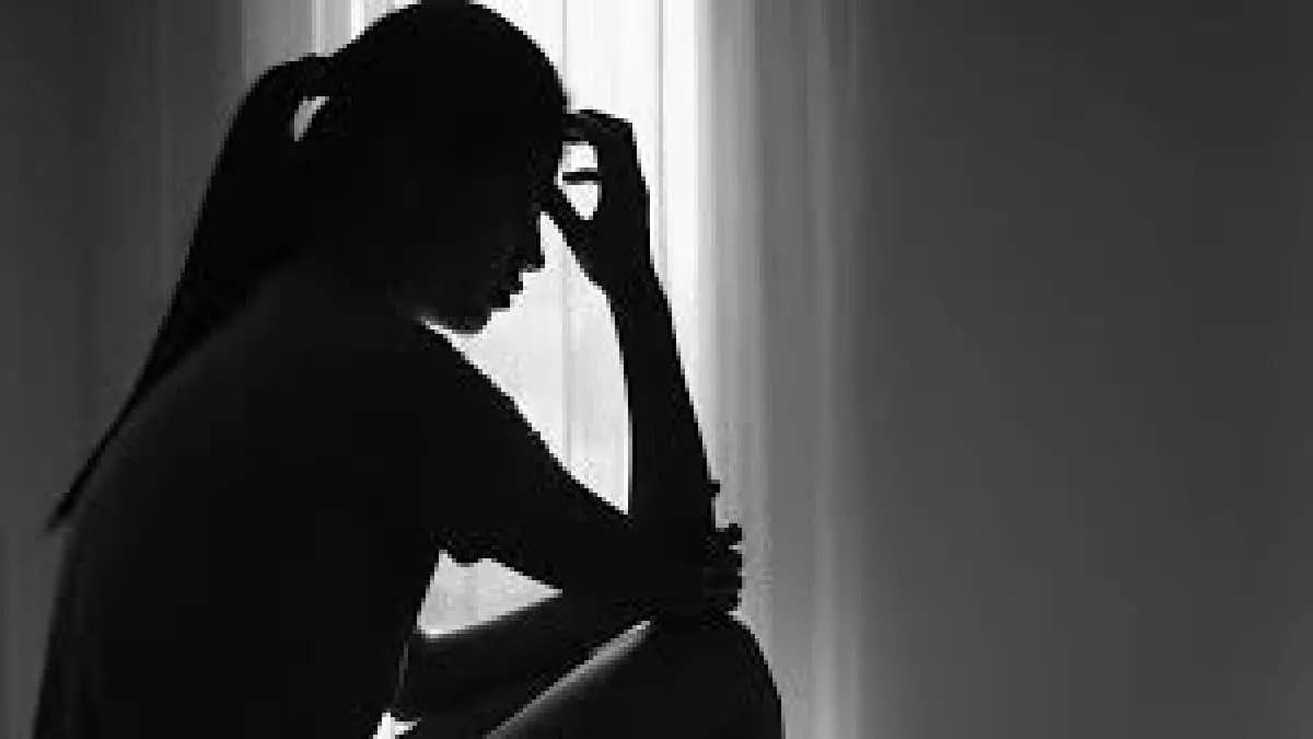 husband flees with money gujarat woman consumes phenyl in police station