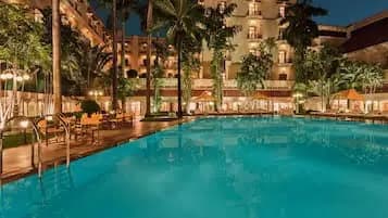 a student scams using dead cockroaches and used condoms because of travel fund shortage in china_gnr
