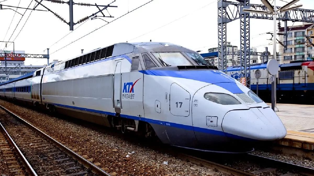 train conductor took 4-minute toilet break causes delay to 125 trains in siuth korea 