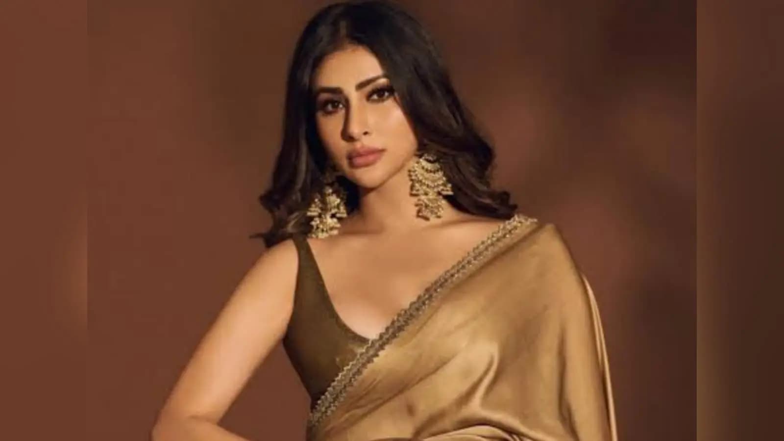 bollywood actress Mouni Roy announced her next horror comedy movie with Sanjay Dutt ent