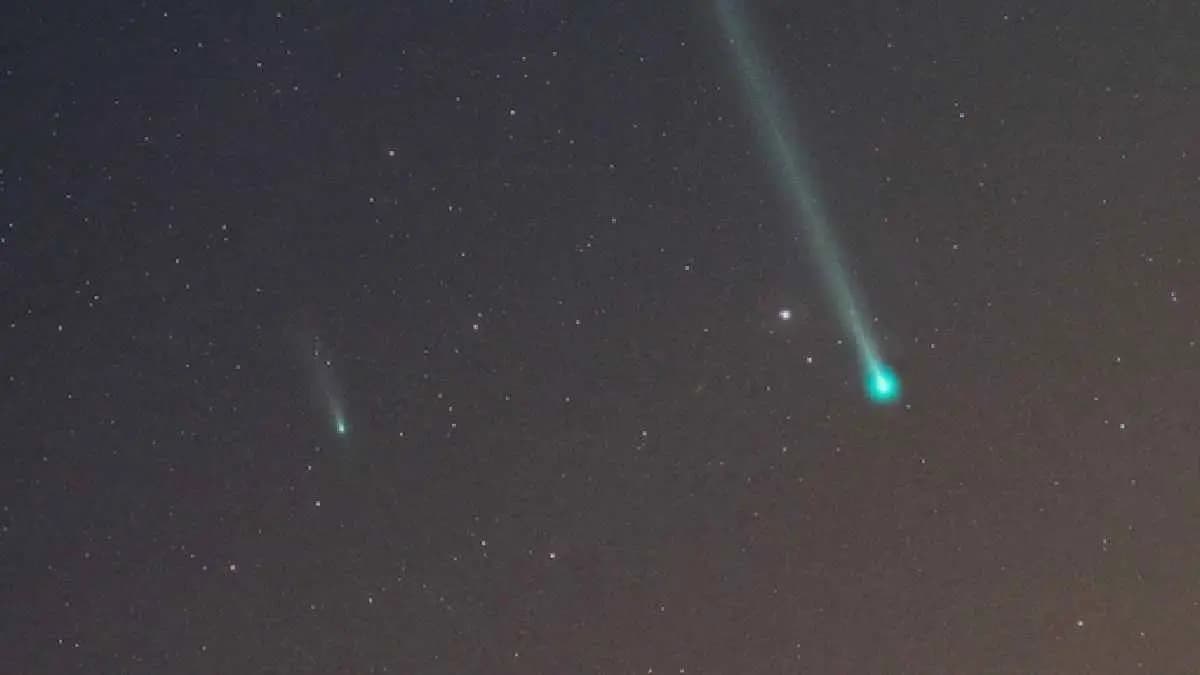 Reunion of two comets to side by side across the night sky