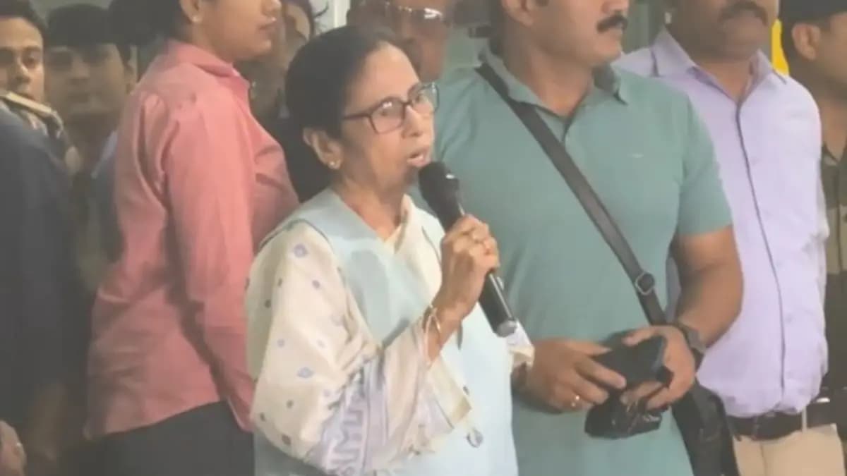 Chief Minister Mamata Banerjee left Kolkata for her London Tour