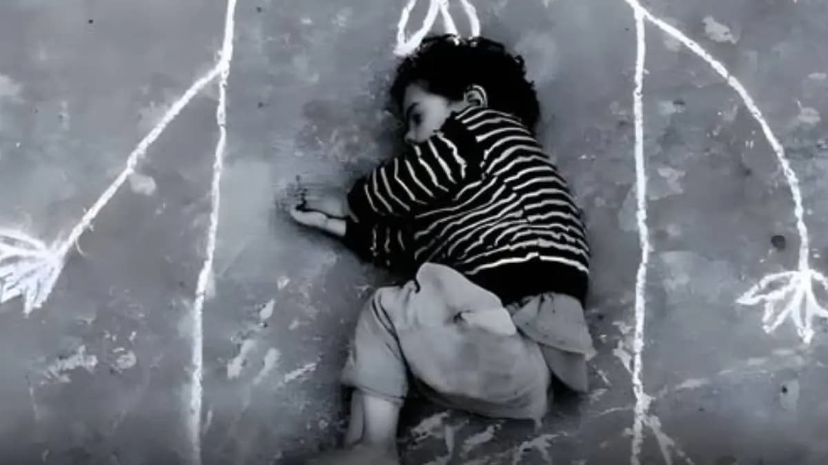 Orphan kid draws mom picture to hug her picture gets viral