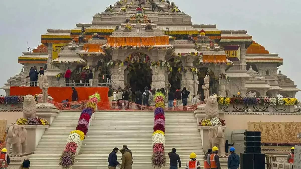 Footwear flood in Ayodhya temple makes new problem 