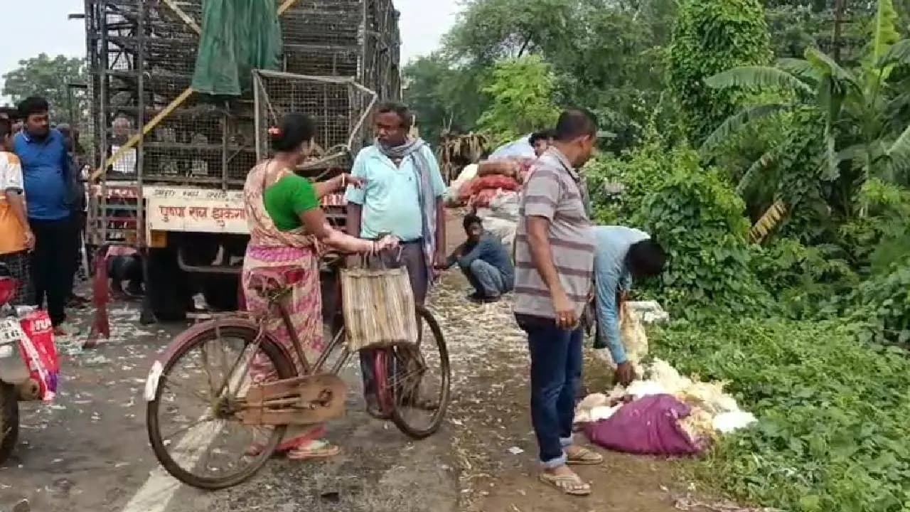 Villagers scramble to buy dead chickens for 10 taka in Debra 