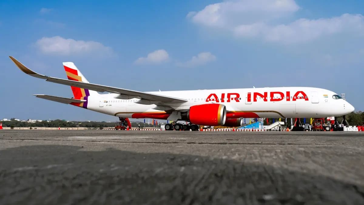 Air India crews and passenger fell sick at 35000 feet