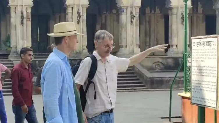British deputy High commissioner amazed to see Hooghly Imambara