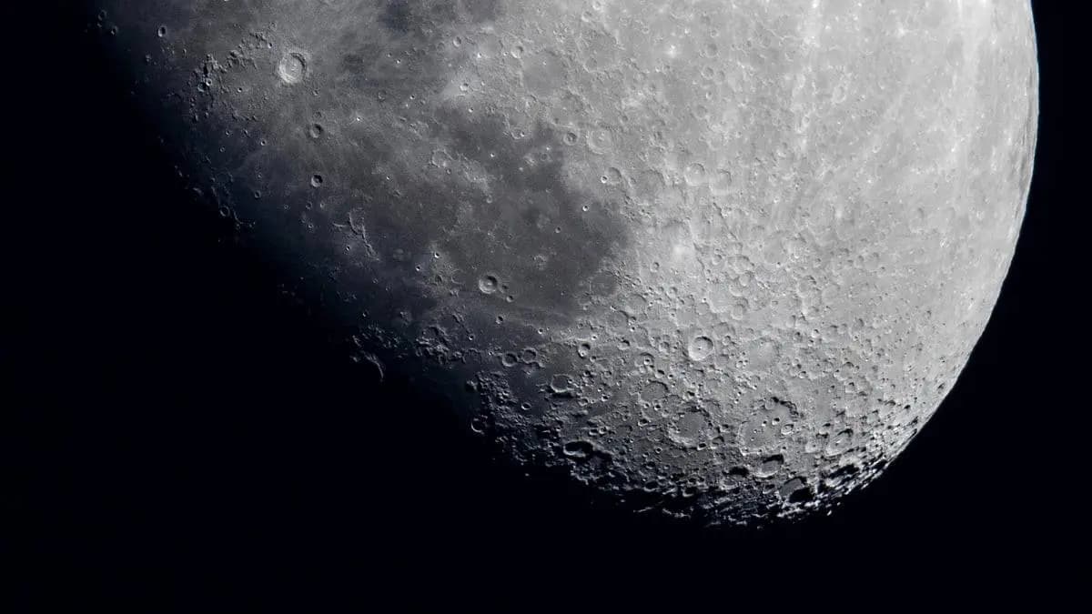 The moon surface temperature changes gnr 