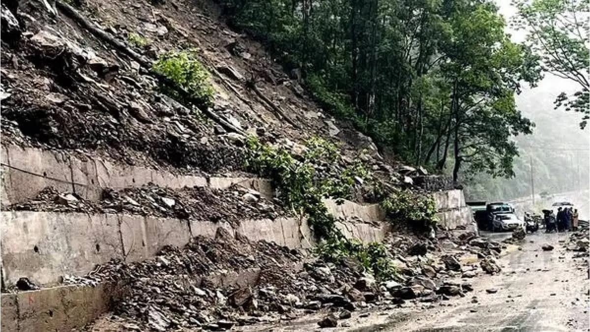 National highway closed till wednesday because heavy rains