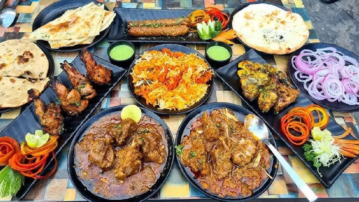 Beggar Family Hosts Grand Feast For 20,000 People spend 1.25 Cr Pakistani Rupees gnr 