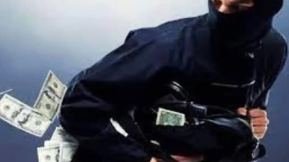 man staged robbery in his own home know the reason gnr