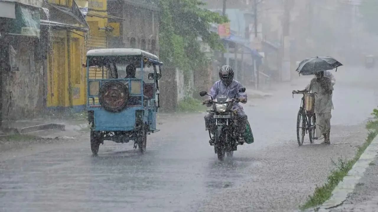 IMD Weather Forecast Heavy Rainfall Warning in These States From 17 April