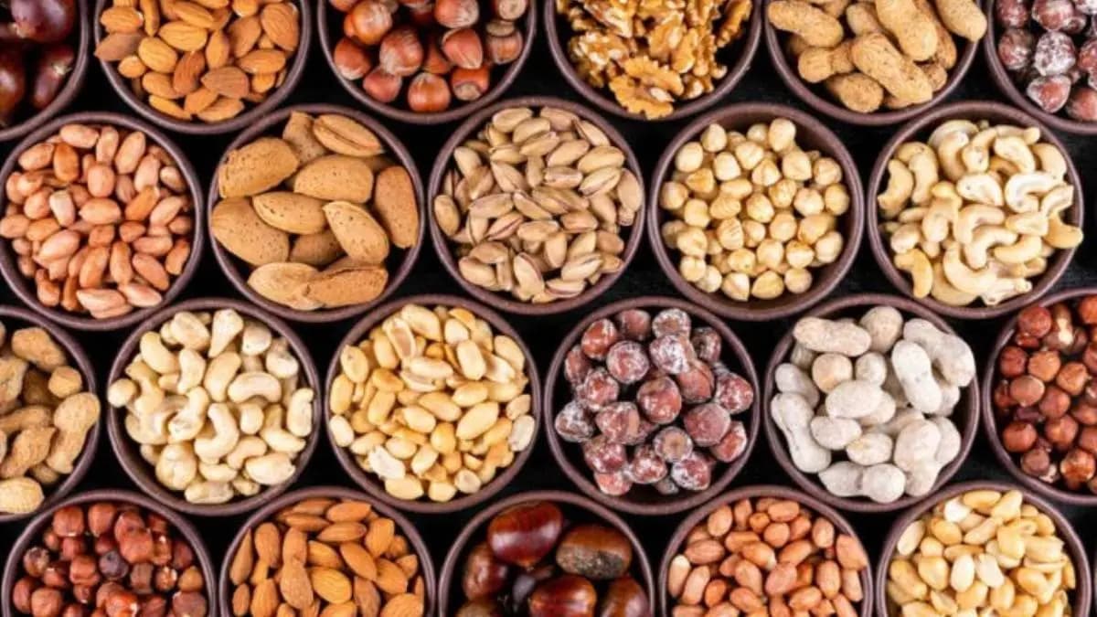 which time is best to consume dry fruits and nuts to get maximum benefits 