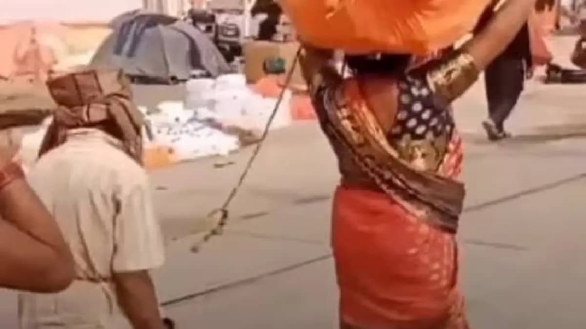 couple use rope to ensure they stay together at maha kumbh mela
