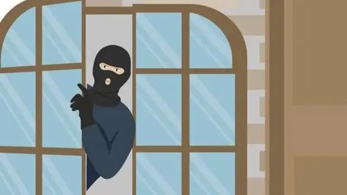 Attack on civic volunteers, then robbery at gold shop in murshidabad gnr 