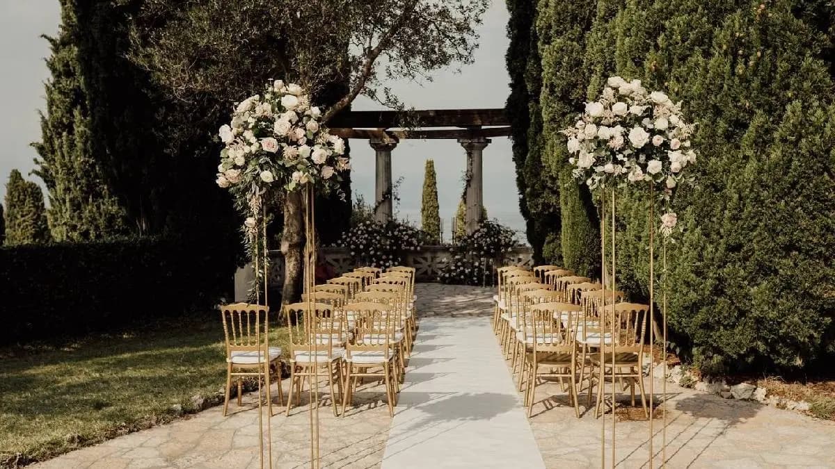 Woman attended a wedding as a guest only to leave within 15 minutes  know the reason