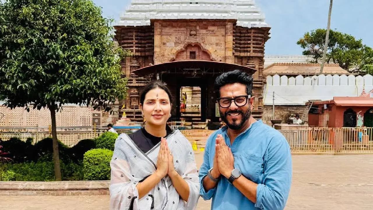 Raj Chakraborty and Subhashree Ganguly Visit Puri Jagannath Temple Ahead of Election Results