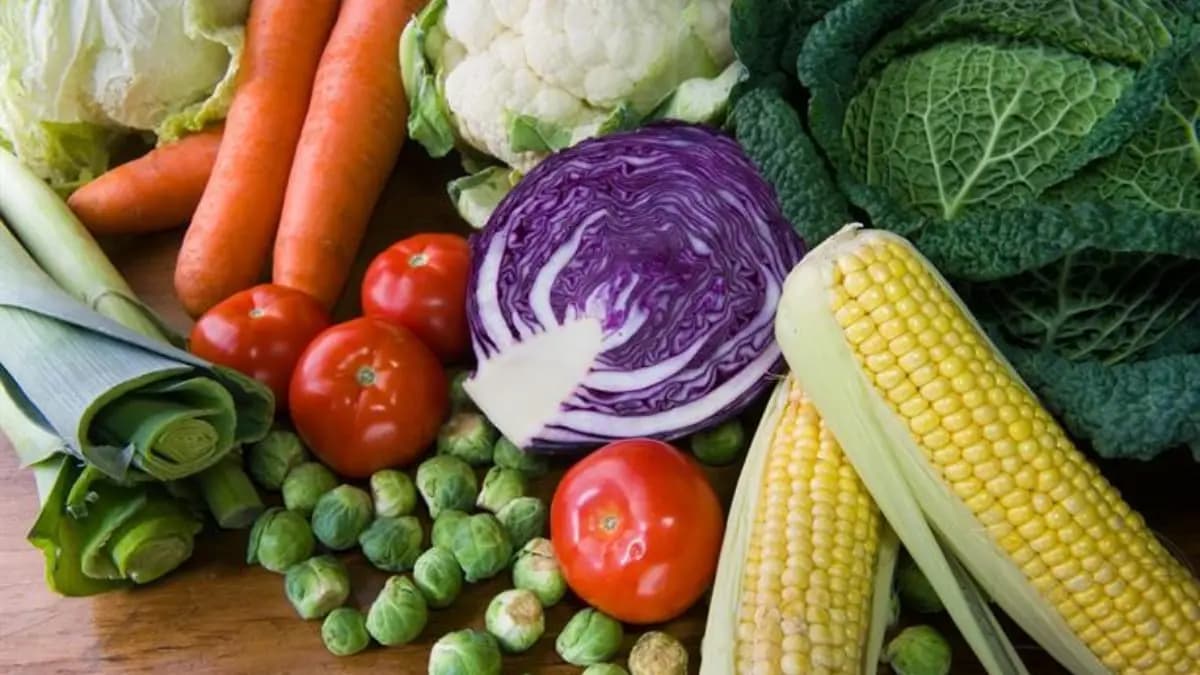 Carrot has many health benefits like anti aging vegetable remove bad cholesterol lif
