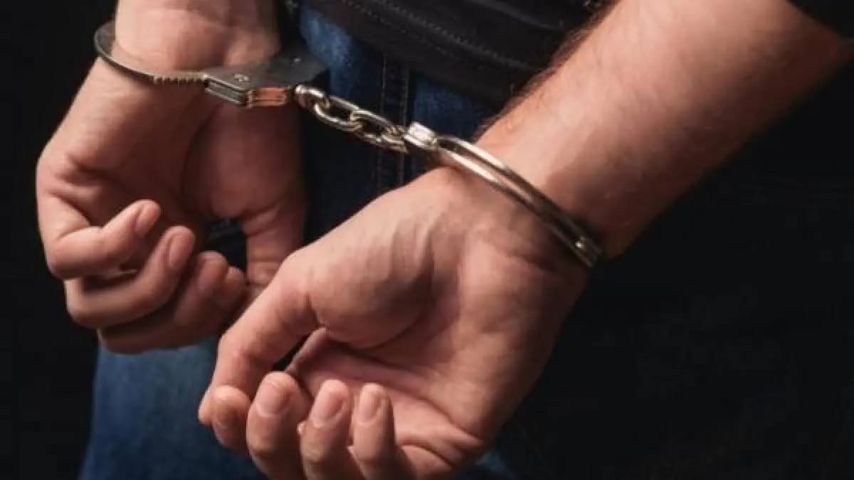 Kolkata police raids and rescued six minor girls and several arrested