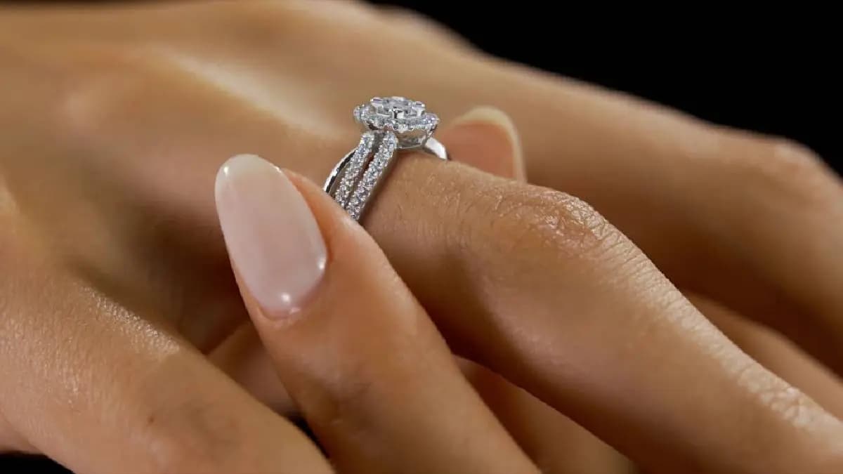 US Couple Proposal Photoshoot Turns Into A Search Hunt After Engagement Ring Goes Missing gnr