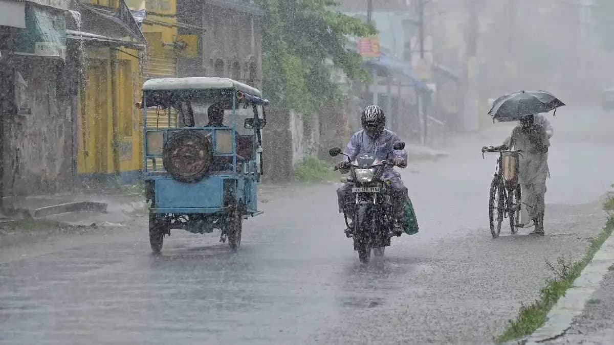 IMD Weather Update Heavy Rain Forecast on the day of Biswakarma Puja