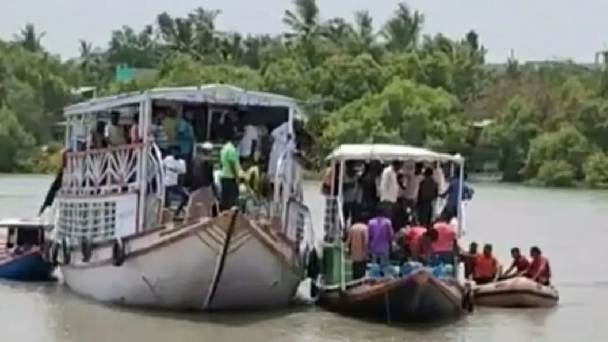 Boat capsizes in Matla due to Kalbaisakhi storm  