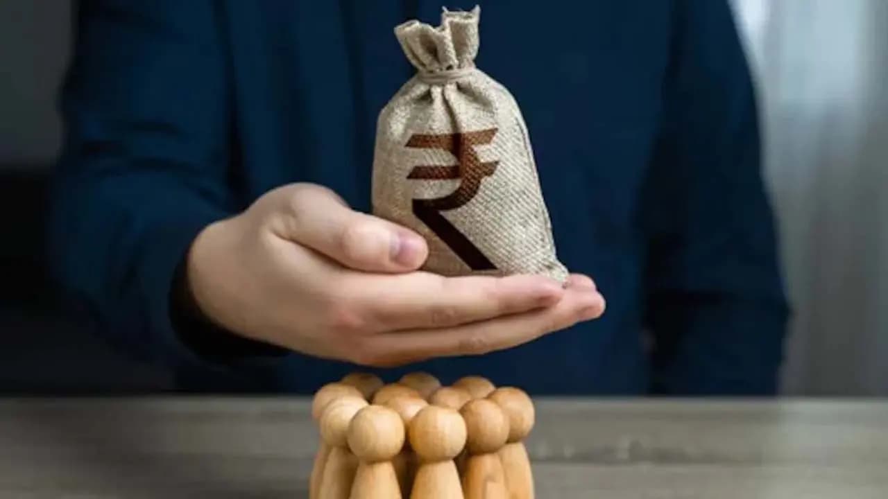 Save just RS 200 daily and you have hit the jackpot how large a fund will you have in Rupees 20 years 
