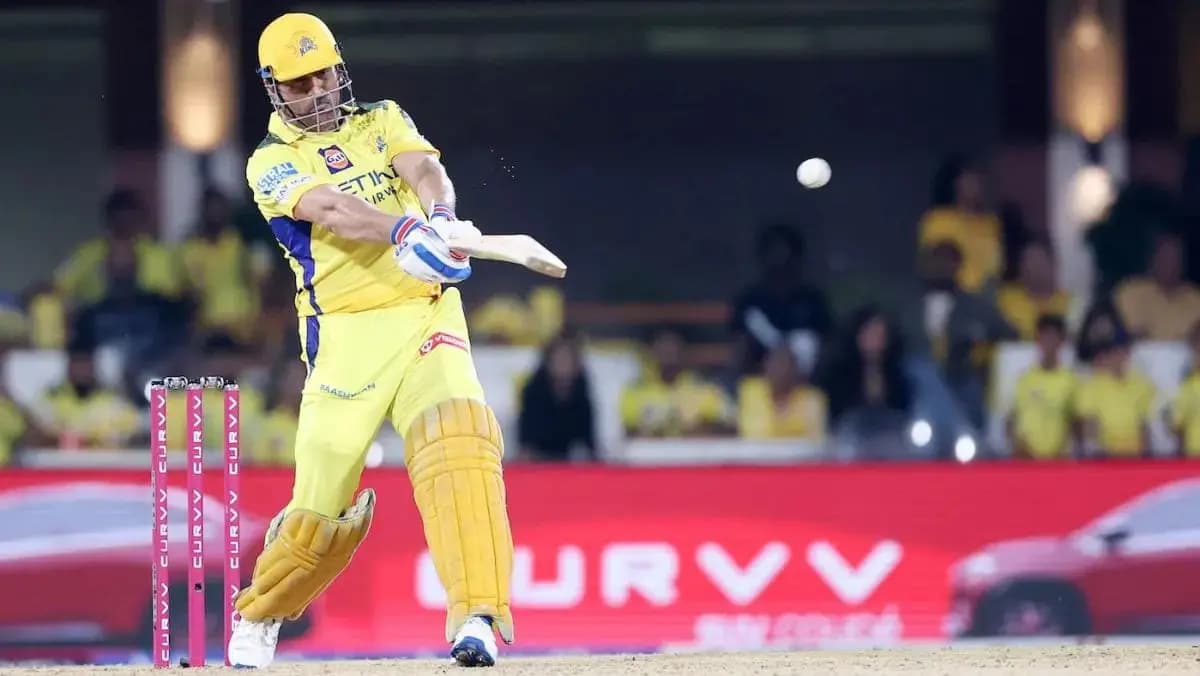 Former cricketers reaction on MS Dhoni batting at number nine