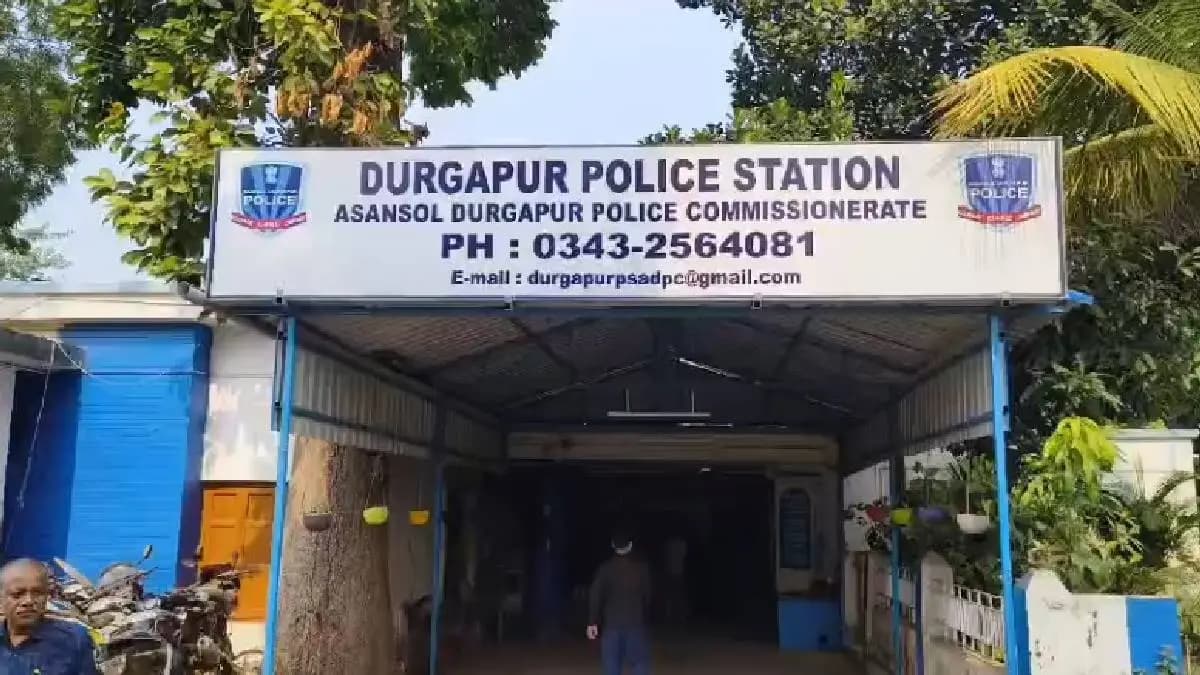 Police arrested two TMC leaders in Durgapur within 24 hours chief minister Mamata Banerjee gave caution for corruption gnr