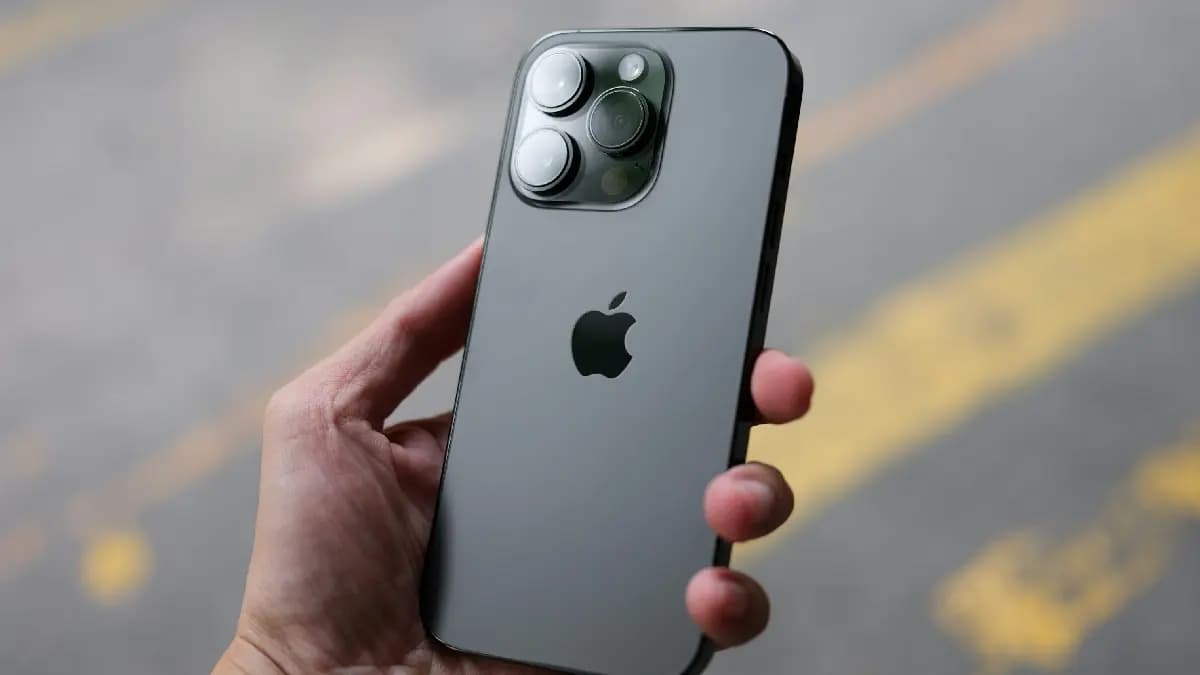 Dont want you building in India Trumps advice to Apple CEO Tim Cook
