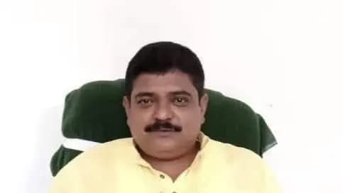 Police arrested a leader for opening fire at his security person
