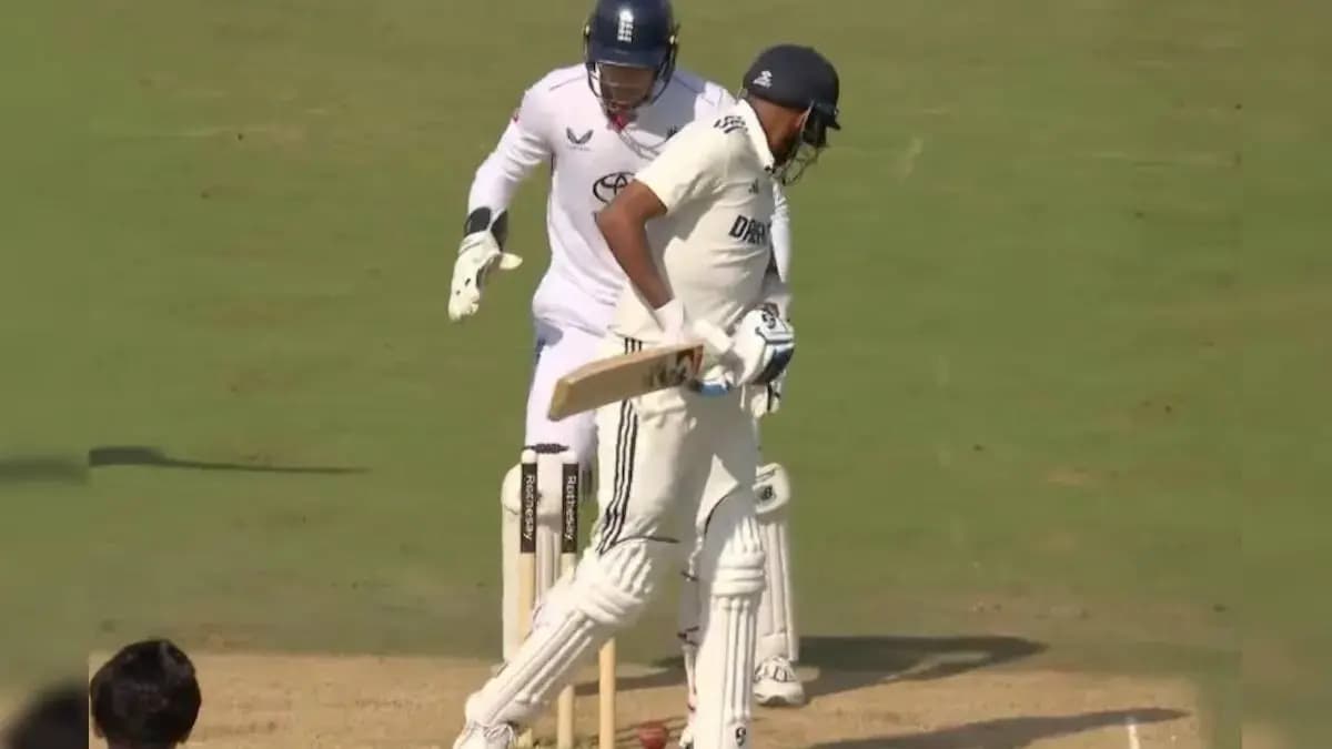 Could Zinger Bails Have Helped Mohammed Siraj Stay Unbeaten Dinesh Karthik Explains