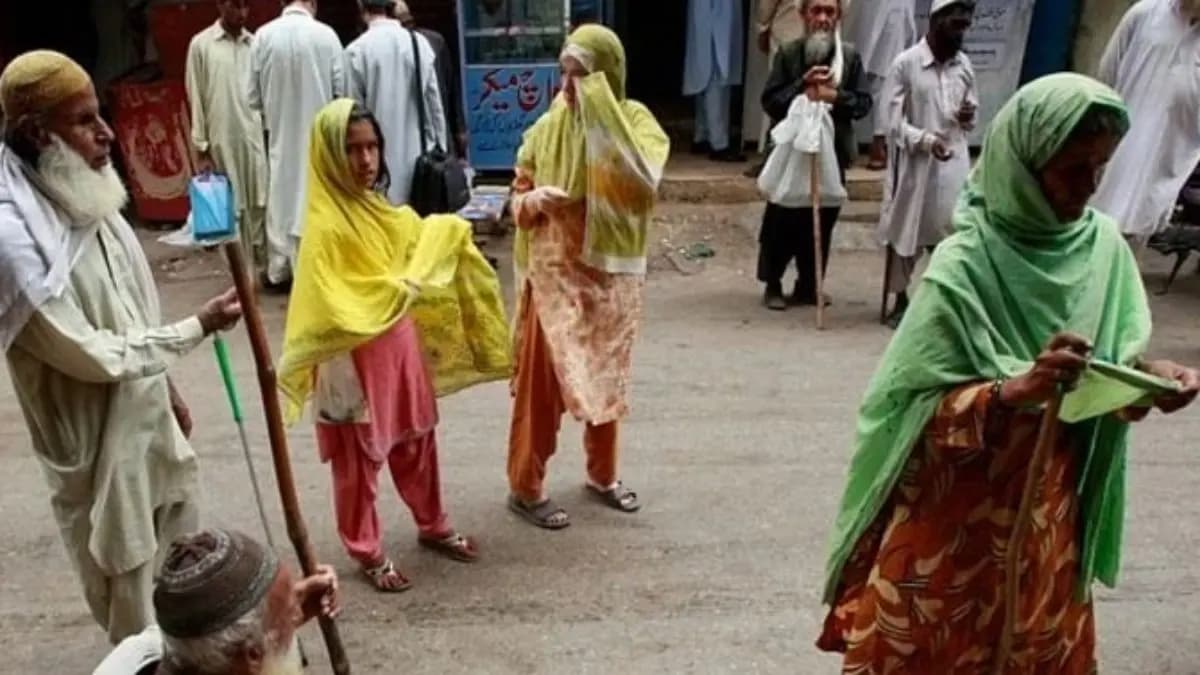 Pakistani beggars also beg in foreign countries their income will surprise you