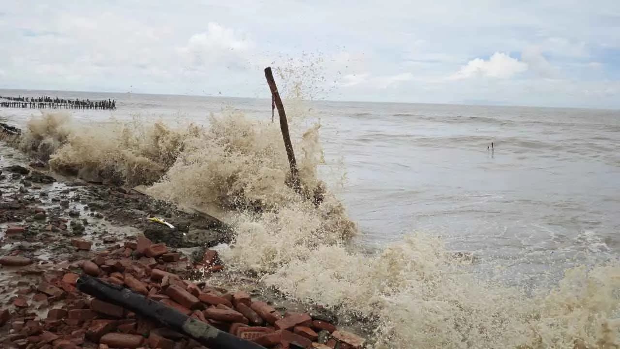 Due to Heavy Rainfall water level increases in Sundarban