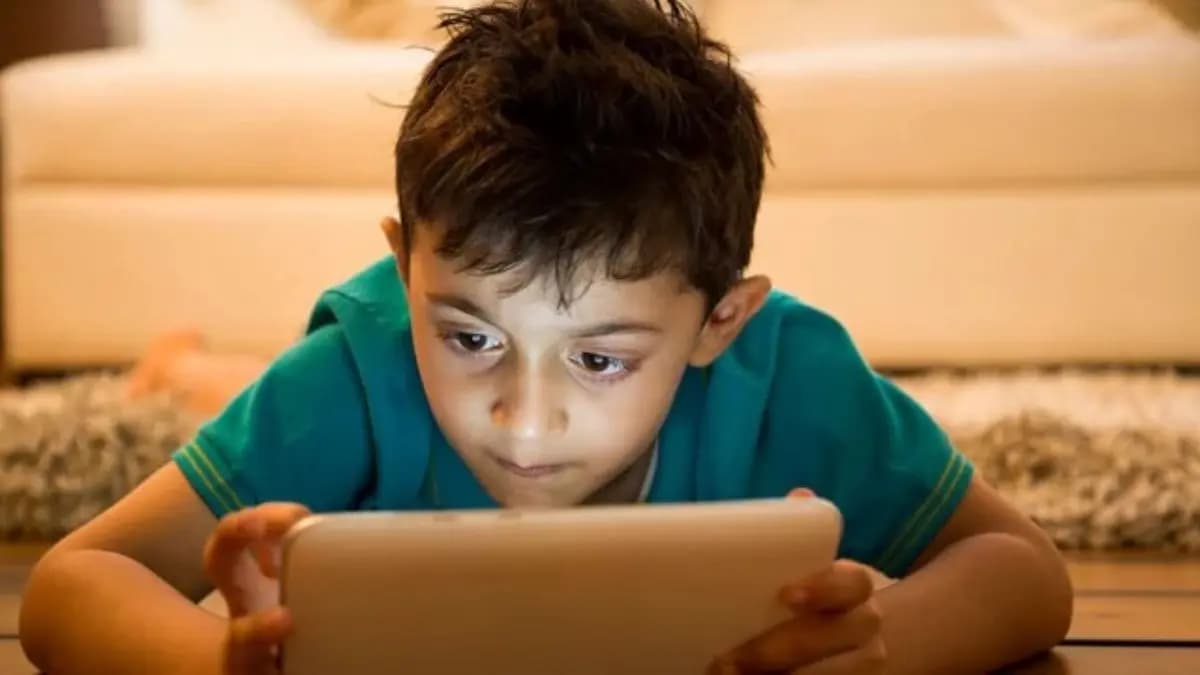 Be alert if you seeing these actions in your child s behavior due to watching mobile