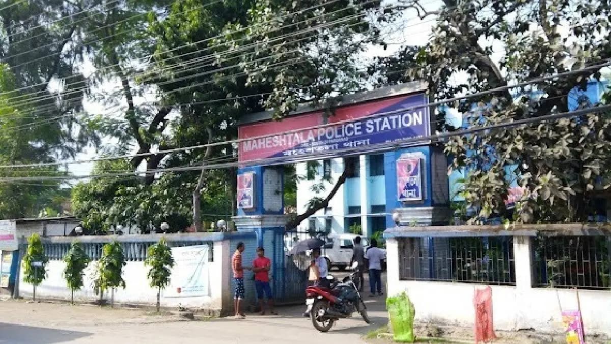 Miscreants looted a nationalised bank at Maheshtala in south 24 Pargana spt