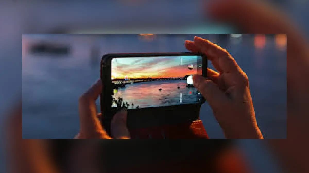 Agra Girls Were Making Reels On Phone Drown In Yamuna