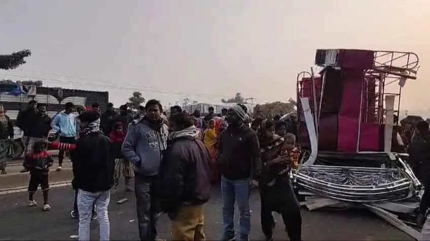 Truck collided with auto, several injured in accident in murshidabad gnr 
